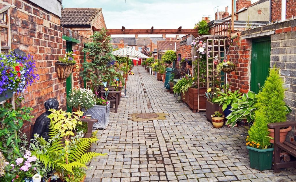 Gresham alleyway showing lots of plants, shrubs and seating for residents.