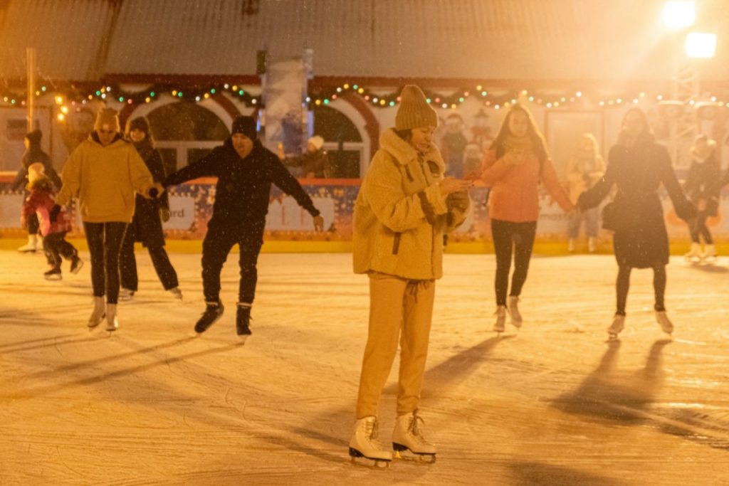 A group of people ice skating