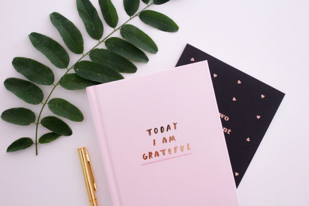 Pink paper diary with the slogan "today I am grateful."